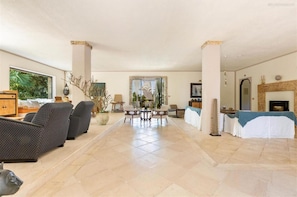 Maison, fumeur | 5 chambres