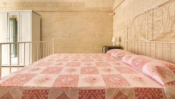 Unclassified image, 1 of 31, button - 2422 Il Trullo di Erna by Barbarhouse (Ostuni)