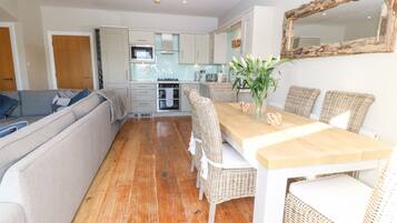 Fridge, dishwasher, electric kettle, toaster