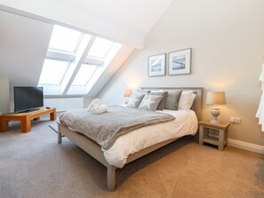 4 habitaciones, decoración personalizada y muebles diferentes 