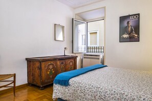 1 bedroom, desk, iron/ironing board, WiFi