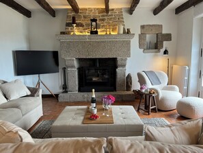 TV, fireplace, stereo