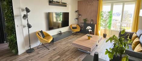 Smart TV, reproductor de DVD, libros, biblioteca de música