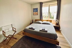 1 chambre, bureau, chambres insonorisées, fer et planche à repasser