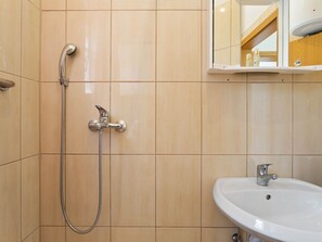 House | Bathroom - Home Near Red Lake in Ricice (Imotski)