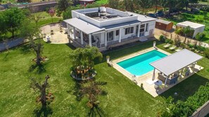 Villa, Smoking