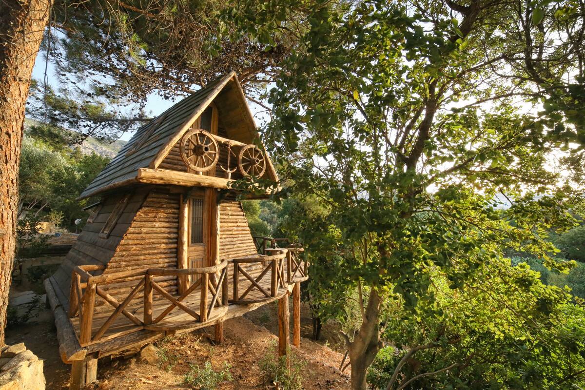 منزل صغير ديلوكس - بمنظر للبحر (Tree House) | مكتب ومساحة عمل للكمبيوتر المحمول وتجهيزات عازلة للصوت وواي فاي مجانًا