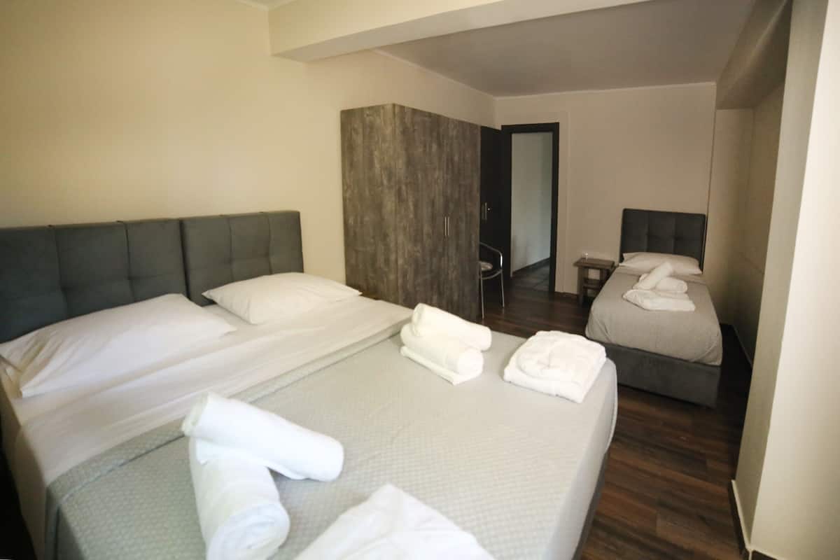 Superior Apartment (Andromeda) | Desk, laptop workspace, soundproofing, free WiFi