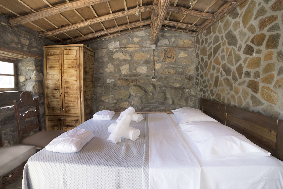 Deluxe Triple Room (Daedalus) | Desk, laptop workspace, soundproofing, free WiFi