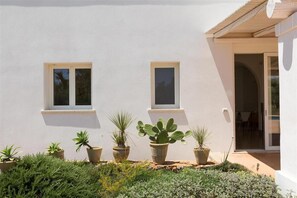 6 bedrooms