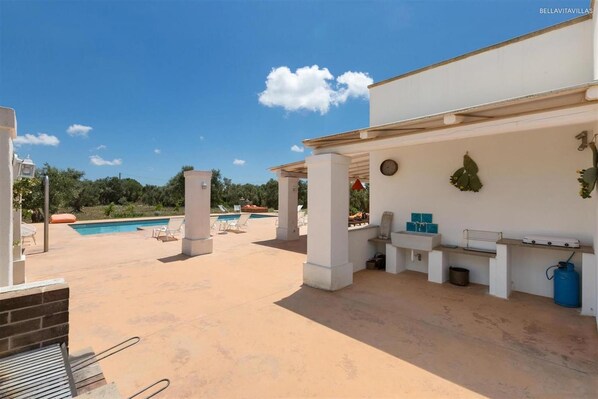 6 bedrooms