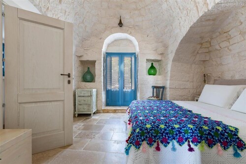 2085 Trullo Gatto in Martina Franca