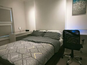 Apartment, 1 Queen-Bett | 1 Schlafzimmer, Bügeleisen/Bügelbrett, kostenloses WLAN, Bettwäsche