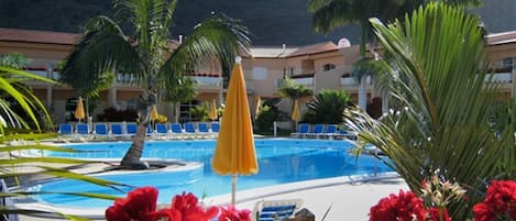 Hồ bơi ngoài trời