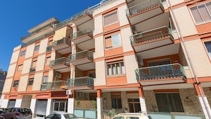 Unclassified image, 2 of 39, button - 2983 Floating Apartment by Barbarhouse (Lecce)
