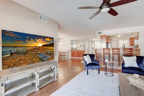 TV, offices - B-1 - Waterfront Condo Near Naples Bay & Beaches (Naples)
