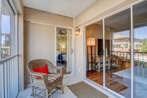 2 bedrooms, iron/ironing board, WiFi, bed sheets - B-1 - Waterfront Condo Near Naples Bay & Beaches (Naples)