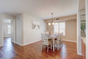 Dining - B-1 - Waterfront Condo Near Naples Bay & Beaches (Naples)