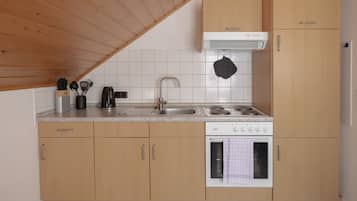 Réfrigérateur, four, plaque de cuisson, cafetiÚre/bouilloire