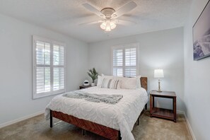2 bedrooms, iron/ironing board, WiFi, bed sheets - A-2 - Waterfront Condo Near Naples Bay & Beaches (Naples)