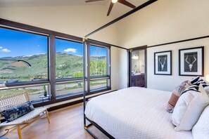 4 bedrooms, desk, iron/ironing board, free WiFi