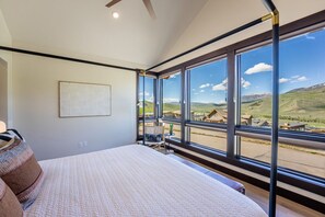 4 多间卧室、办公桌、熨斗/熨衣板、免费 WiFi