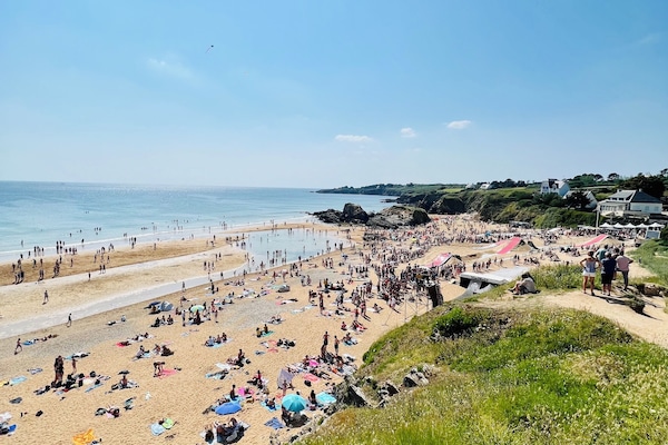 Una spiaggia nelle vicinanze