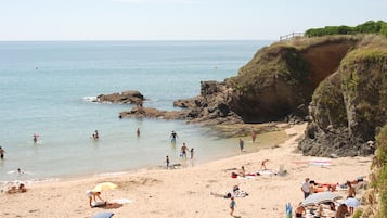 Una spiaggia nelle vicinanze