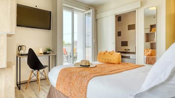 Luxury Double Room, Big Terrace | Desk, travel cot, free WiFi, bed sheets