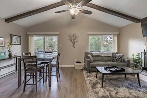 Smart TV, fireplace