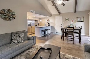 Smart TV, fireplace