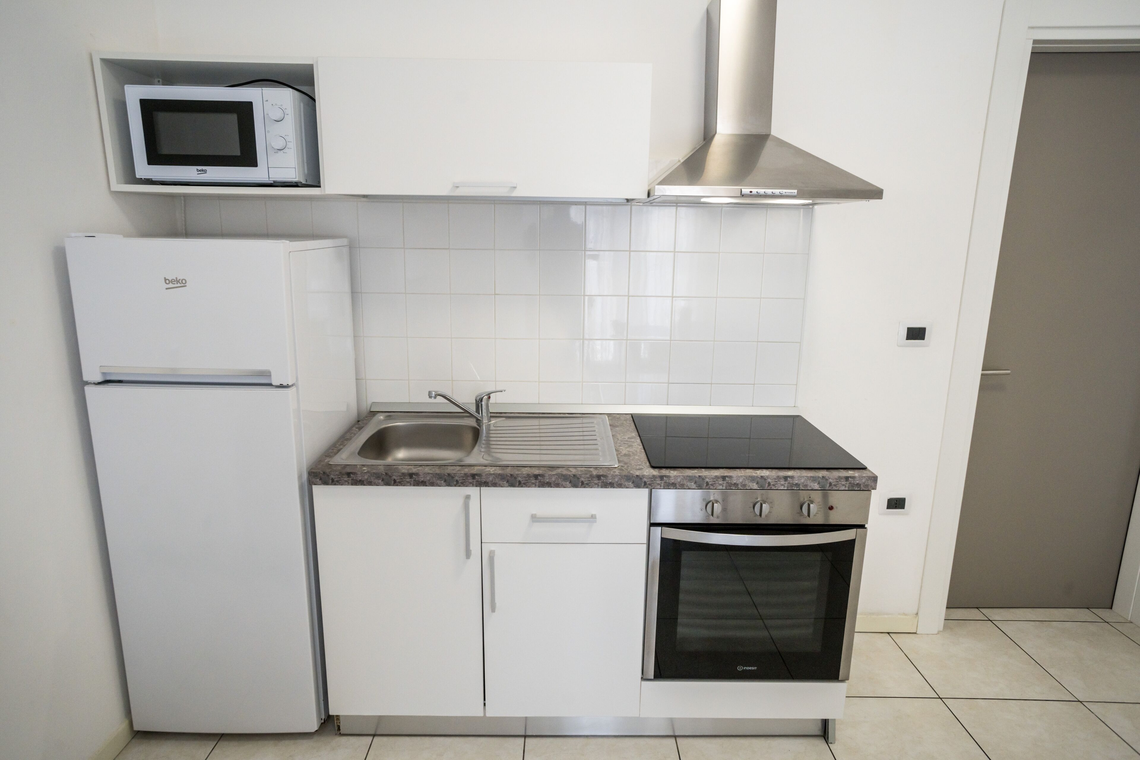 Family Apartment | Private kitchen | Full-size fridge, microwave, oven, stovetop