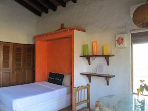 Standard Studio | Bed sheets - Hotel Plaza Tucan (Manzanillo)