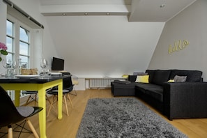 Flatscreentelevisie en een dvd-speler