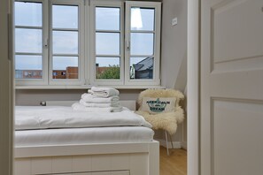 2 bedrooms, WiFi, bed sheets - Yellow Upmarine, close to the beach and quiet (Sylt)