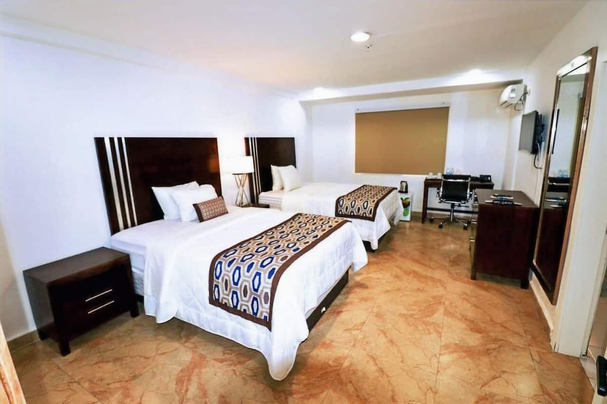 Deluxe Double or Twin Room, 2 Double Beds, Courtyard View | 1 bedroom, down comforters, desk, soundproofing