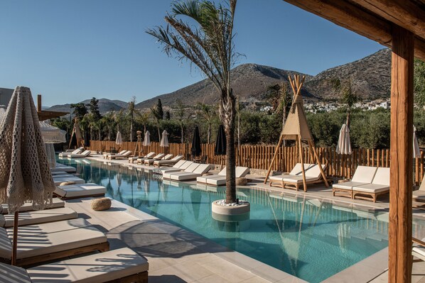 Seasonal outdoor pool