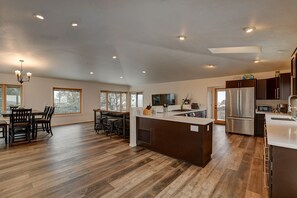 冰箱、微波炉、烤箱、炉灶