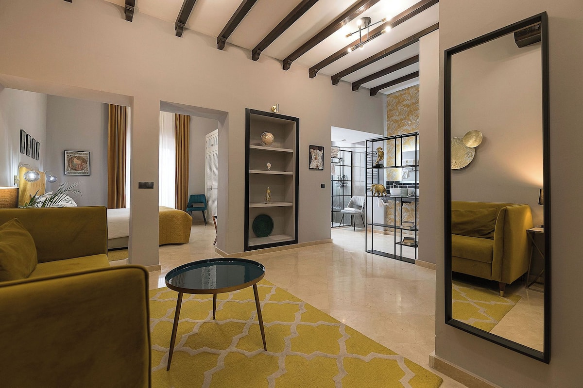 Design-sviitti, 1 keskisuuri parisänky, tupakointi kielletty, kaupunkinäköala (San Pedro) | Egyptinpuuvillaiset lakanat, ylelliset vuodevaatteet, untuvapeitot