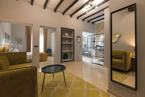 Suite Design, 1 grand lit, non-fumeur, vue sur la ville (San Pedro) | Draps en coton égyptien, literie de qualité, couette en duvet, minibar