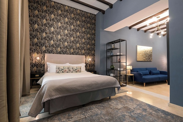 Design Suite (Corredera) | Egyptian cotton sheets, premium bedding, down duvets, minibar