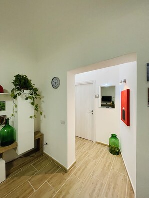 Traditional Apartment, 3 Bedrooms, Ensuite | Living area | 30-inch flat-screen TV with digital channels, TV - Mika House (Palermo)