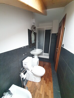 淋浴設備、提供毛巾