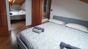 4 개의 침실, 오리/거위털 이불, 암막 커튼, 다리미/다리미판