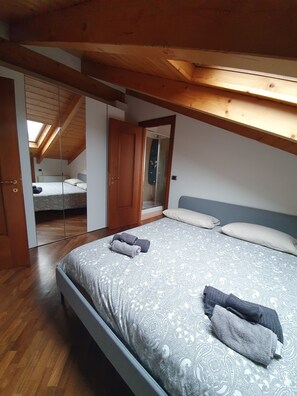 4 phòng ngủ, chăn bông, màn/rèm cản sáng, bàn ủi/dụng cụ ủi quần áo 