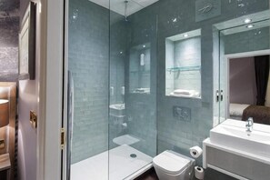 Bathroom - The Saxon Crown (Corby)