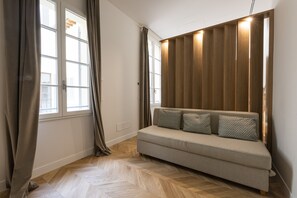 Deluxe Apartment | Living area | 40-inch flat-screen TV with digital channels, TV