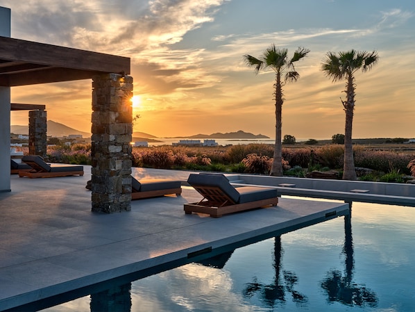 Luksushuvila, 6 makuuhuonetta, yksityinen uima-allas | Terassi/patio