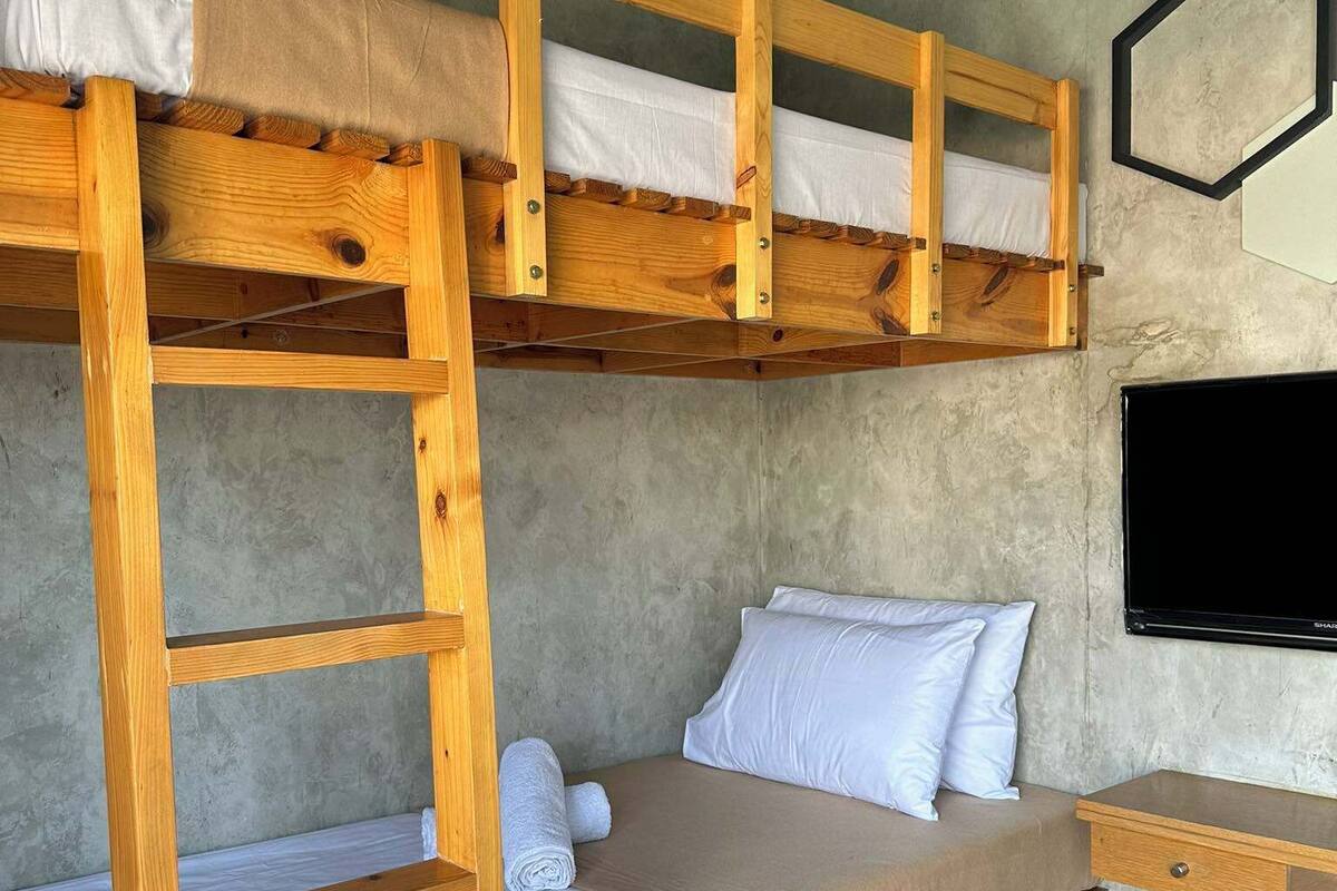 Basic Double or Twin Room | Desk, WiFi (free), bed sheets