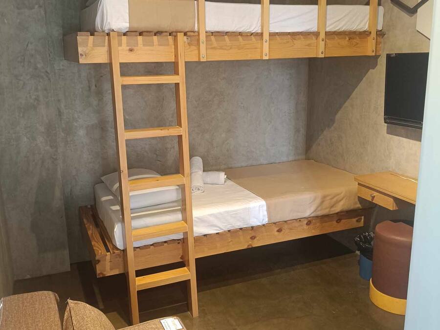 Triple Room | Desk, free WiFi, bed sheets